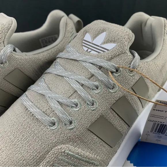 Adidas Swift Run 22 Sesame Size 7y / 8.5 Womens