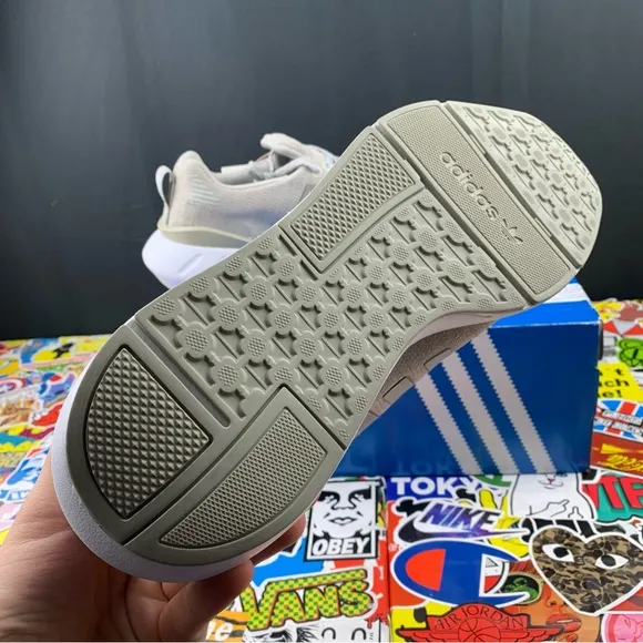 Adidas Swift Run 22 Sesame Size 7y / 8.5 Womens