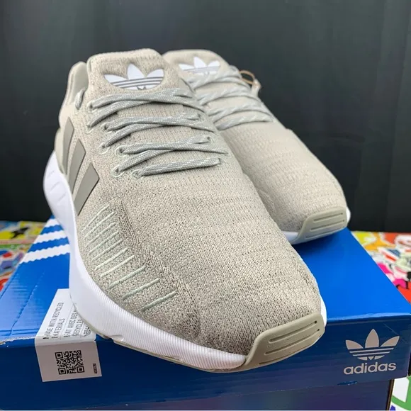 Adidas Swift Run 22 Sesame Size 7y / 8.5 Womens