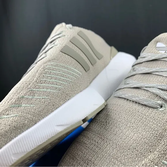 Adidas Swift Run 22 Sesame Size 7y / 8.5 Womens