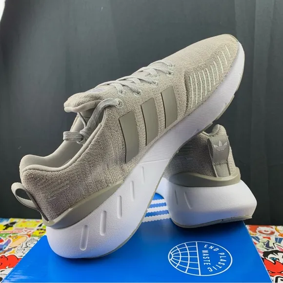 Adidas Swift Run 22 Sesame Size 7y / 8.5 Womens