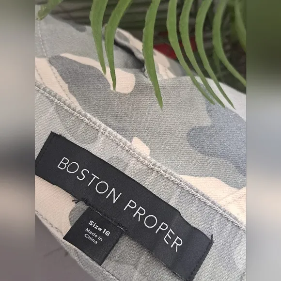 Boston Proper Gray Camo Racer Stripe Pull-On Skort Gray Multi