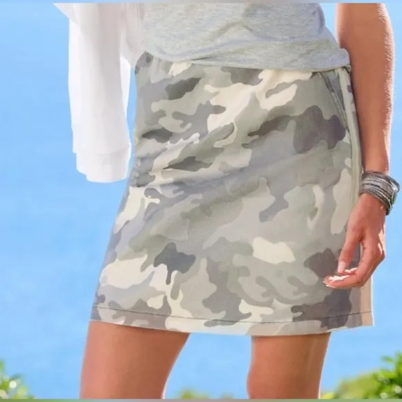 Boston Proper Gray Camo Racer Stripe Pull-On Skort Gray Multi