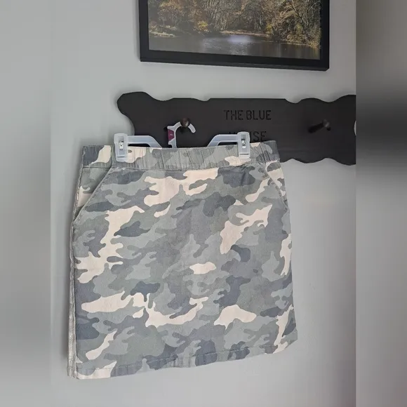 Boston Proper Gray Camo Racer Stripe Pull-On Skort Gray Multi