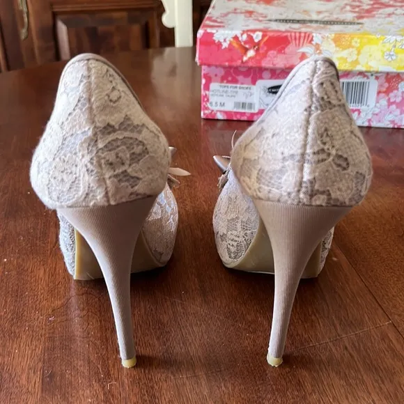Chinese Laundry lace pumps sz 6.5