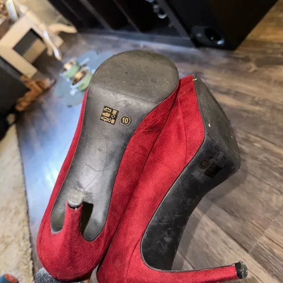 Chinese Laundry Red Suede Platform Pumps size 10