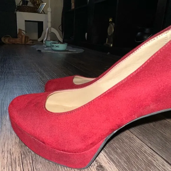 Chinese Laundry Red Suede Platform Pumps size 10