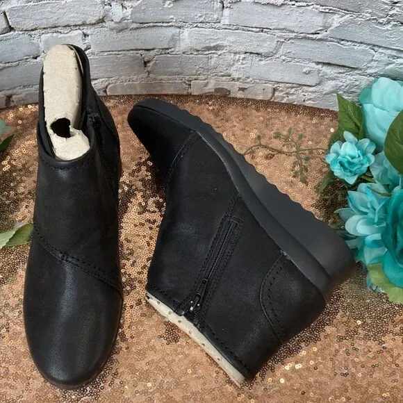 CLARKS® Caddell Rush Black Bootie 5.5M