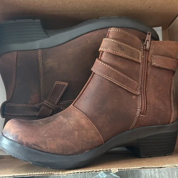 Clarks Womens Angie Spice Brown Leather Stacked Heel Ankle Boots Shoes S…