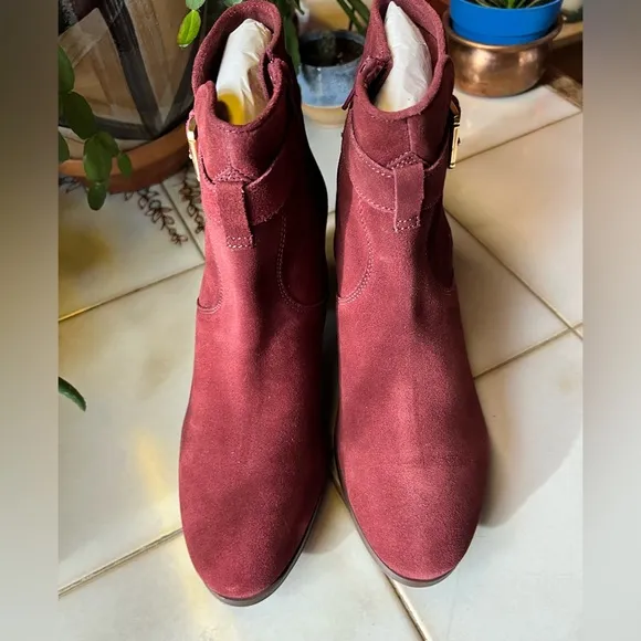 Diba Sleek Bootie Burgundy NWT