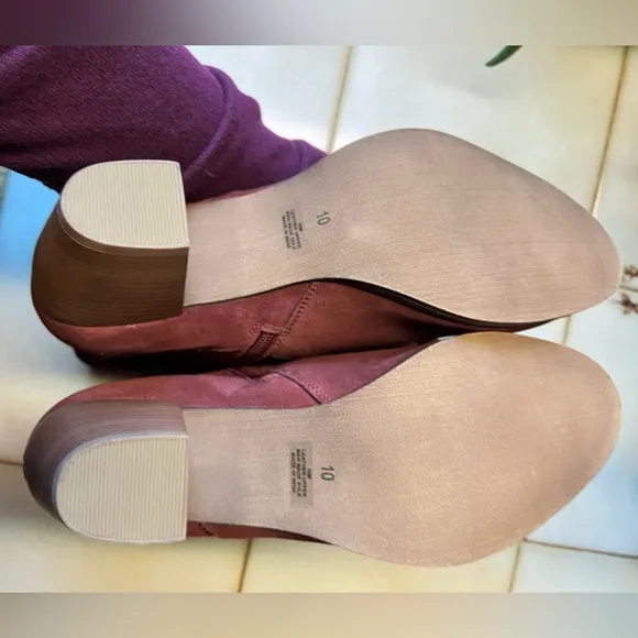 Diba Sleek Bootie Burgundy NWT