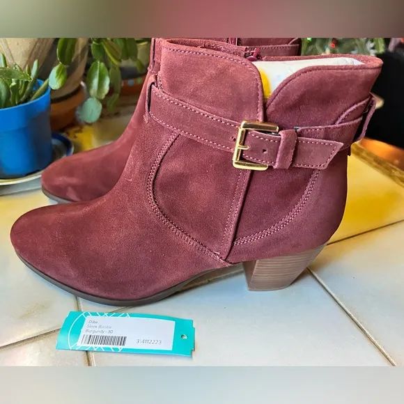 Diba Sleek Bootie Burgundy NWT