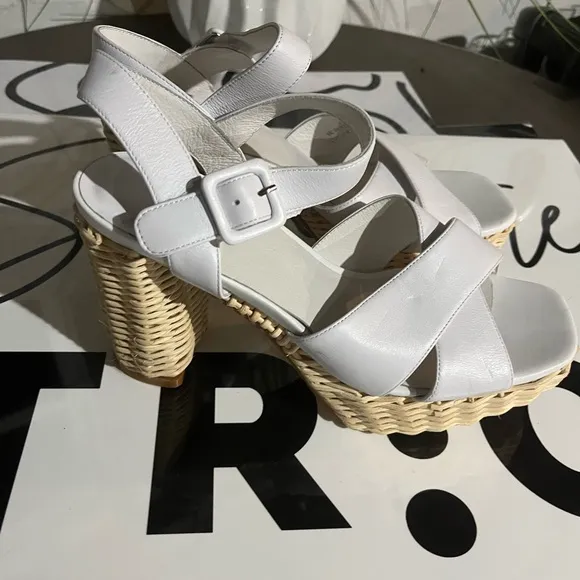 Jeffrey Campbell Wicker  Platform White Sandal Size 9.5 NEW