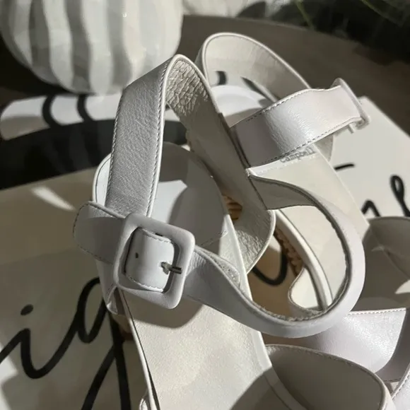 Jeffrey Campbell Wicker  Platform White Sandal Size 9.5 NEW