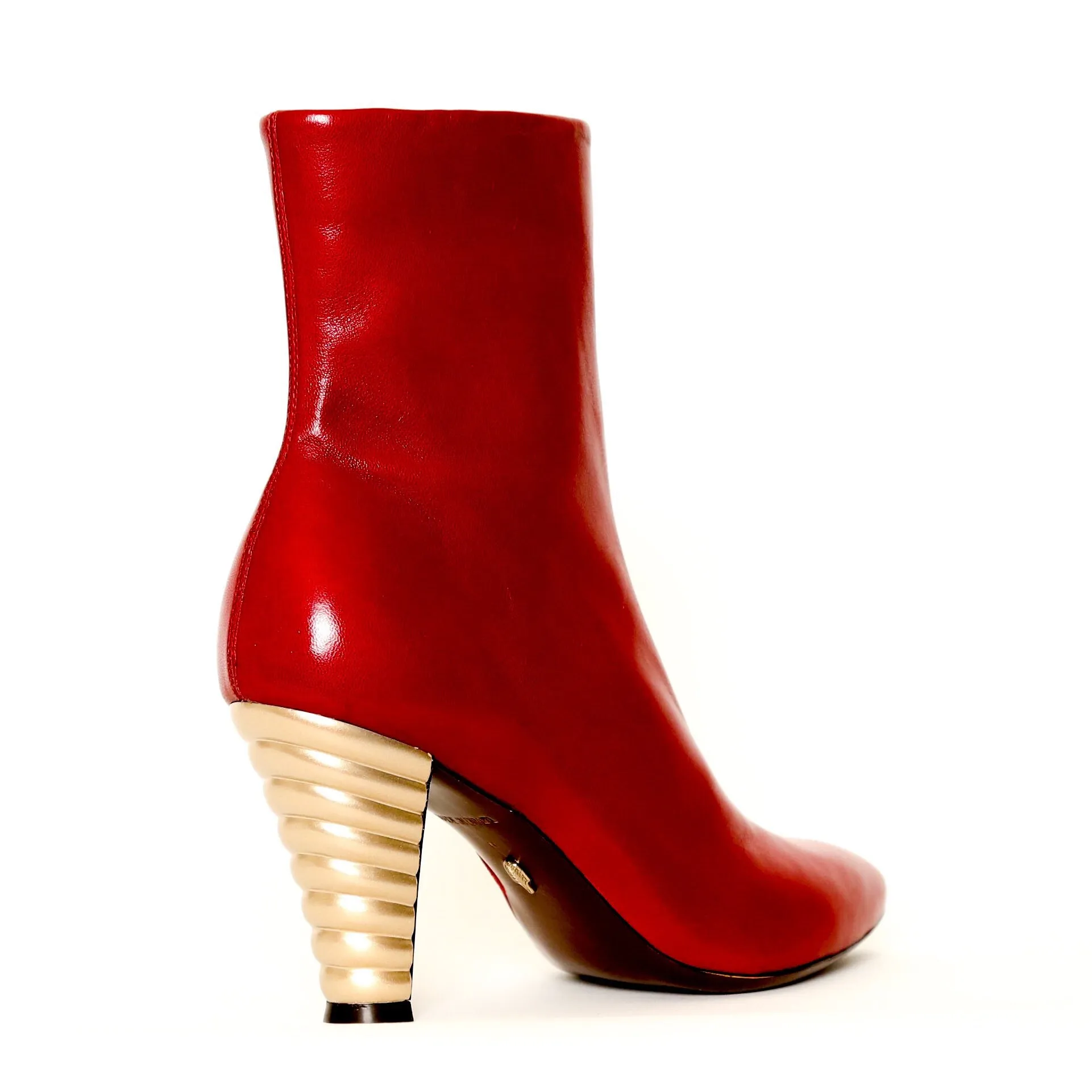 LEILA - Red