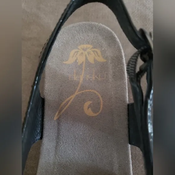 NWOB Dansko 'Dani' Black Patent Strappy Platform Sandal Size 7.5M/EU 38