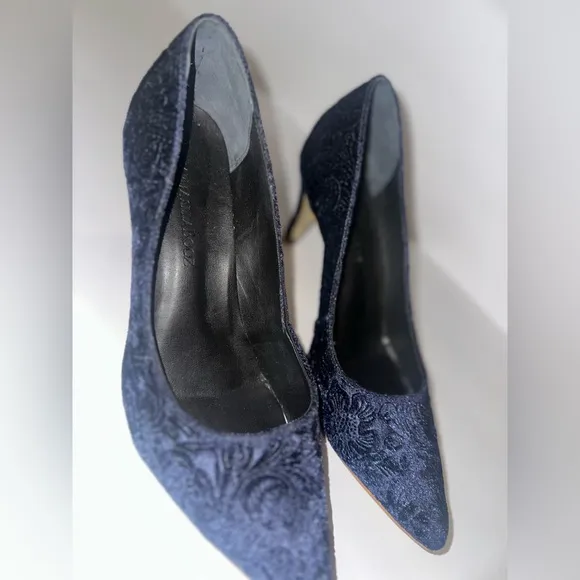 Raphaella Booz for Anthropologie | Velvet Textured Pumps in Navy size 7