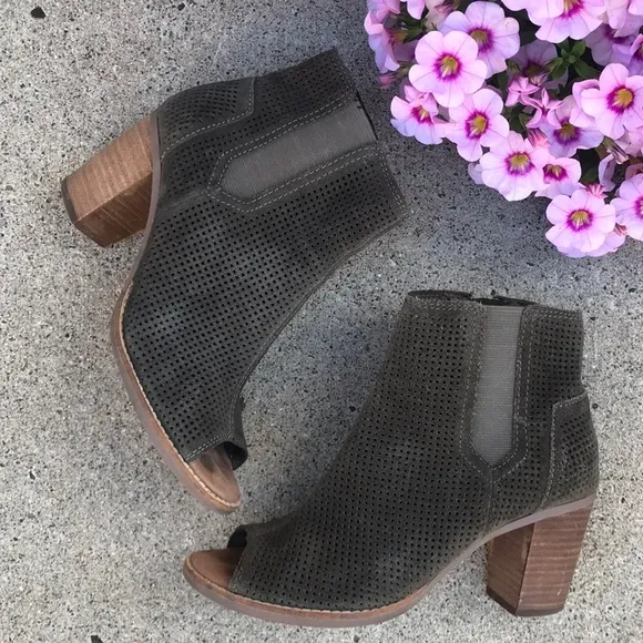 ☀️TOMS Majorca Suede Dark Olive Peep Toe Bootie