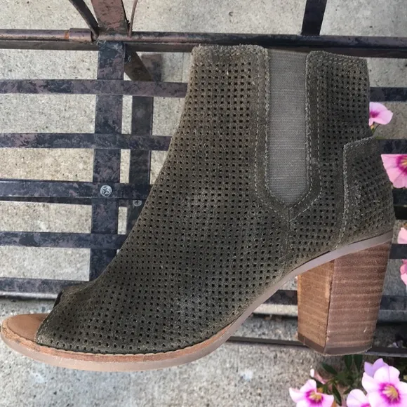☀️TOMS Majorca Suede Dark Olive Peep Toe Bootie