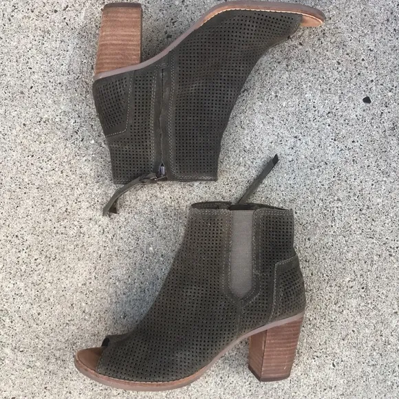☀️TOMS Majorca Suede Dark Olive Peep Toe Bootie
