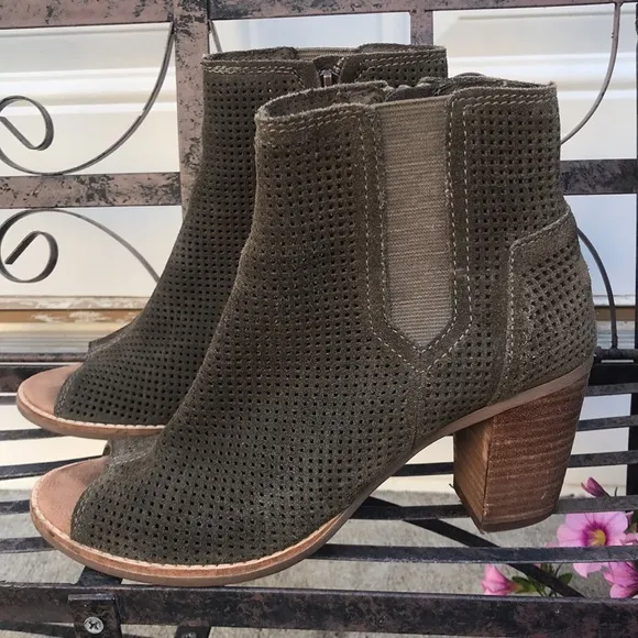 ☀️TOMS Majorca Suede Dark Olive Peep Toe Bootie