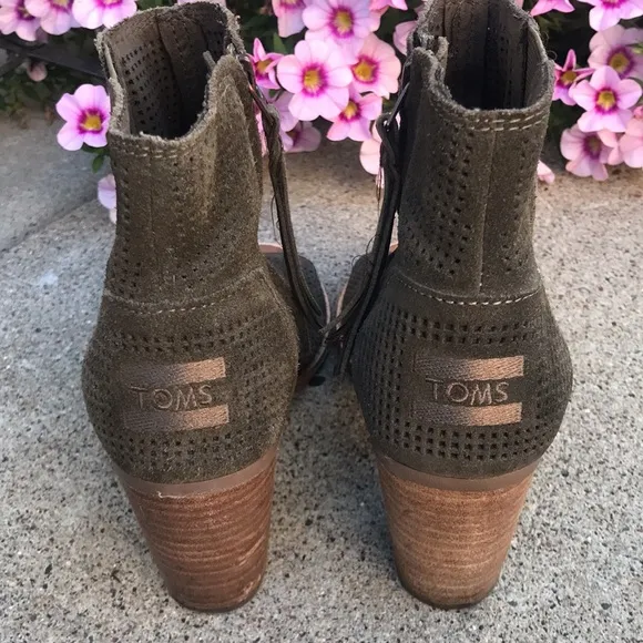 ☀️TOMS Majorca Suede Dark Olive Peep Toe Bootie