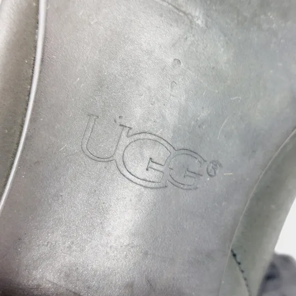 Ugg Elysian Black Leather Block Heel Almond Toe Side Zip Ankle Boots T625