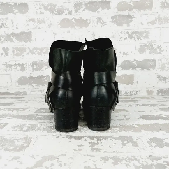 Ugg Elysian Black Leather Block Heel Almond Toe Side Zip Ankle Boots T625