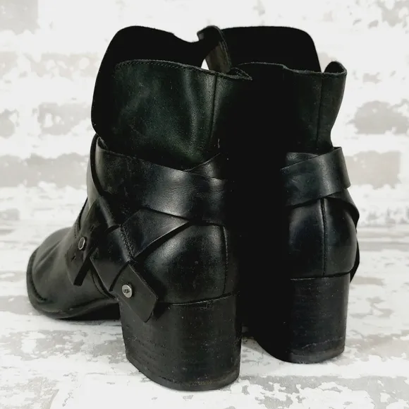 Ugg Elysian Black Leather Block Heel Almond Toe Side Zip Ankle Boots T625