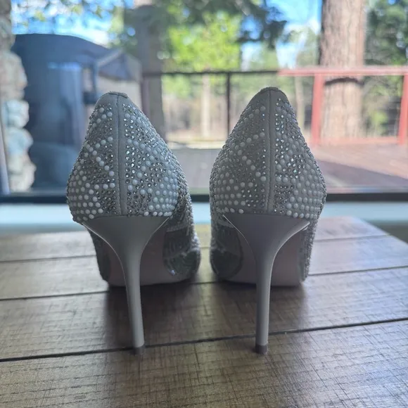 VANELI di Notte Suede Gray Embellished Pumps Shoes Size 8W
