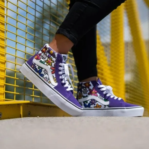 Vans Sk8-Hi Platform 2.0 (Glitter Daisies/Rainbow). Brand New. Kids Size: 4y