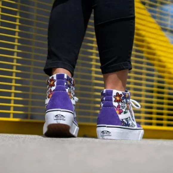 Vans Sk8-Hi Platform 2.0 (Glitter Daisies/Rainbow). Brand New. Kids Size: 4y