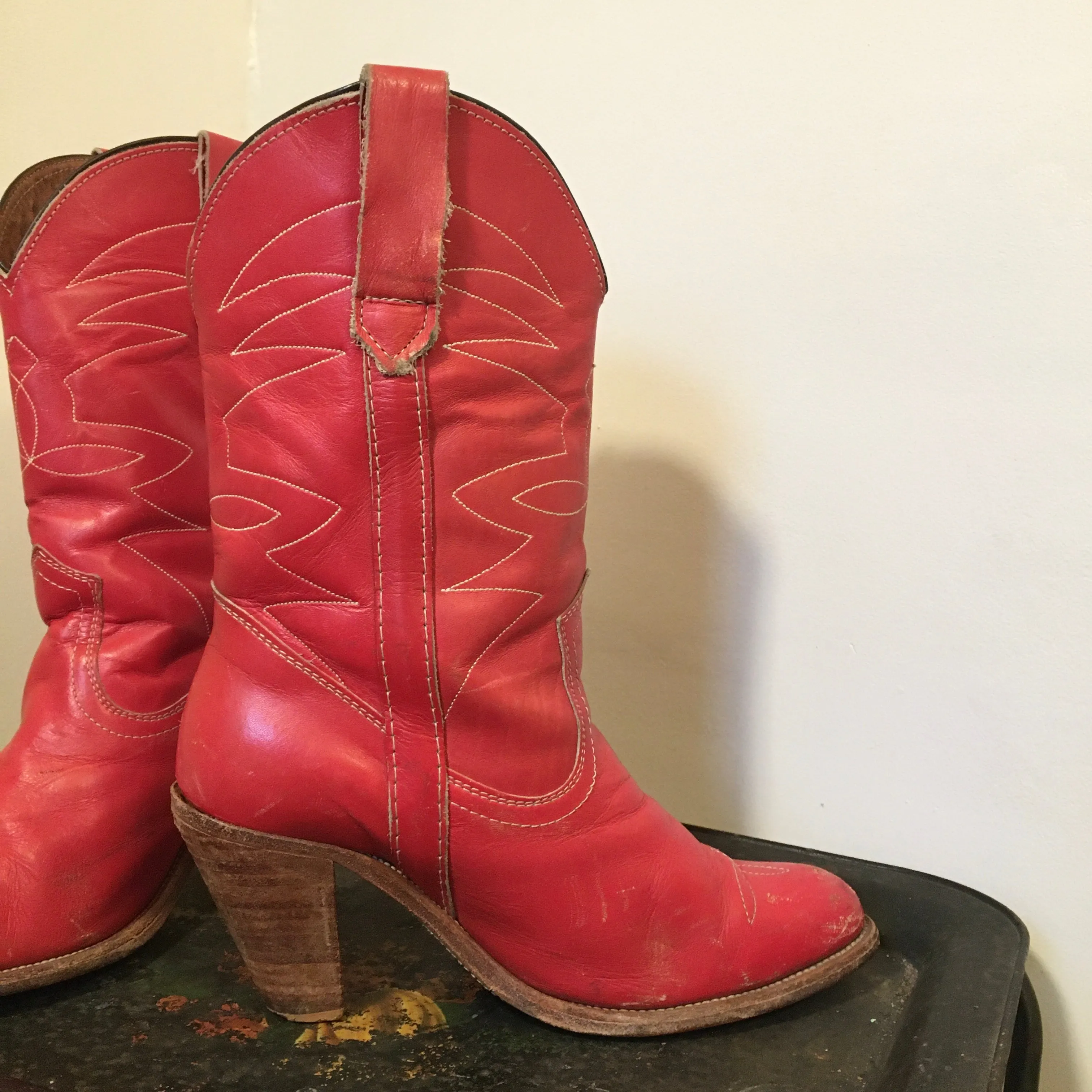 Vintage Frye Cowgirl Boots with Stacked Wooden Heels & Western Stitching // size 9