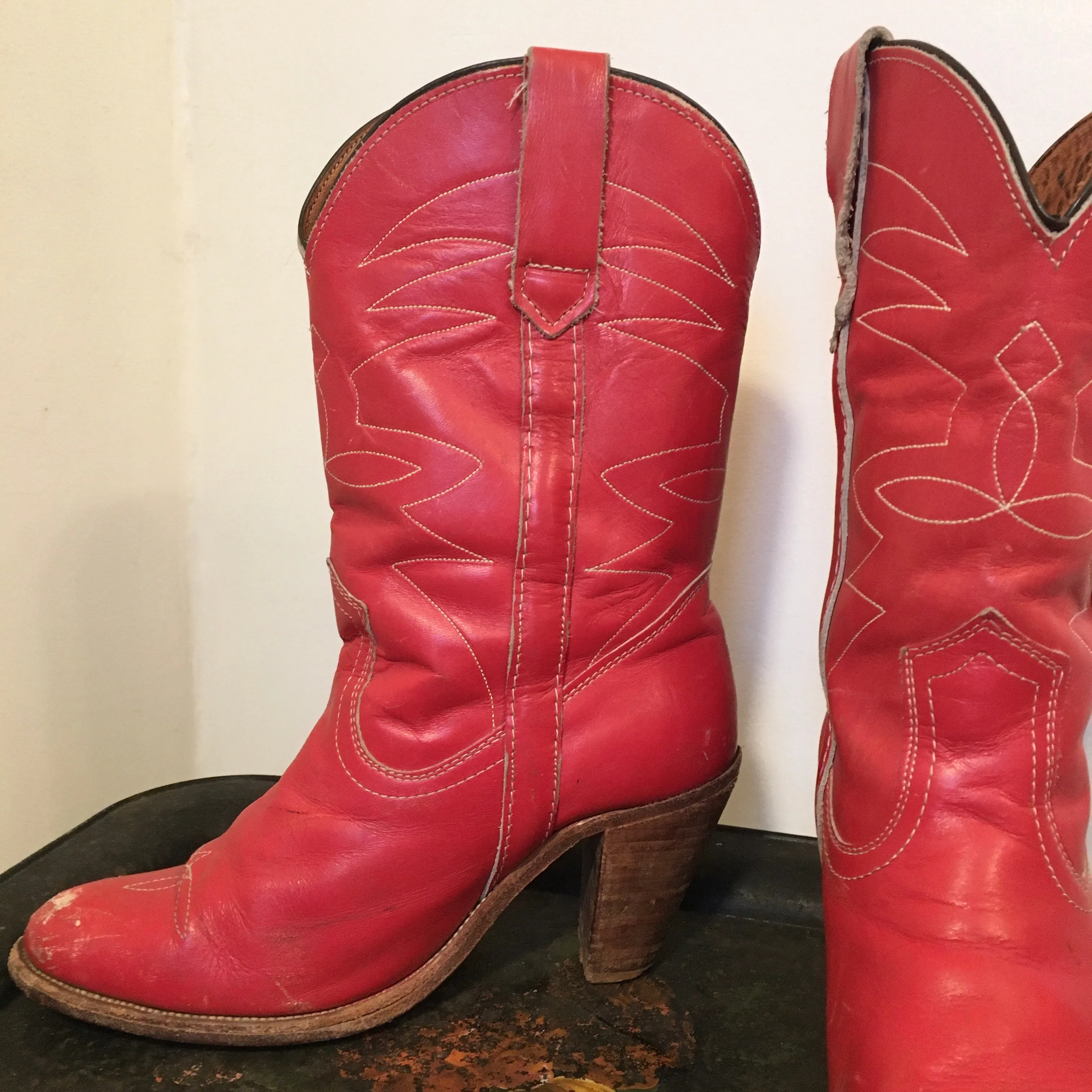 Vintage Frye Cowgirl Boots with Stacked Wooden Heels & Western Stitching // size 9