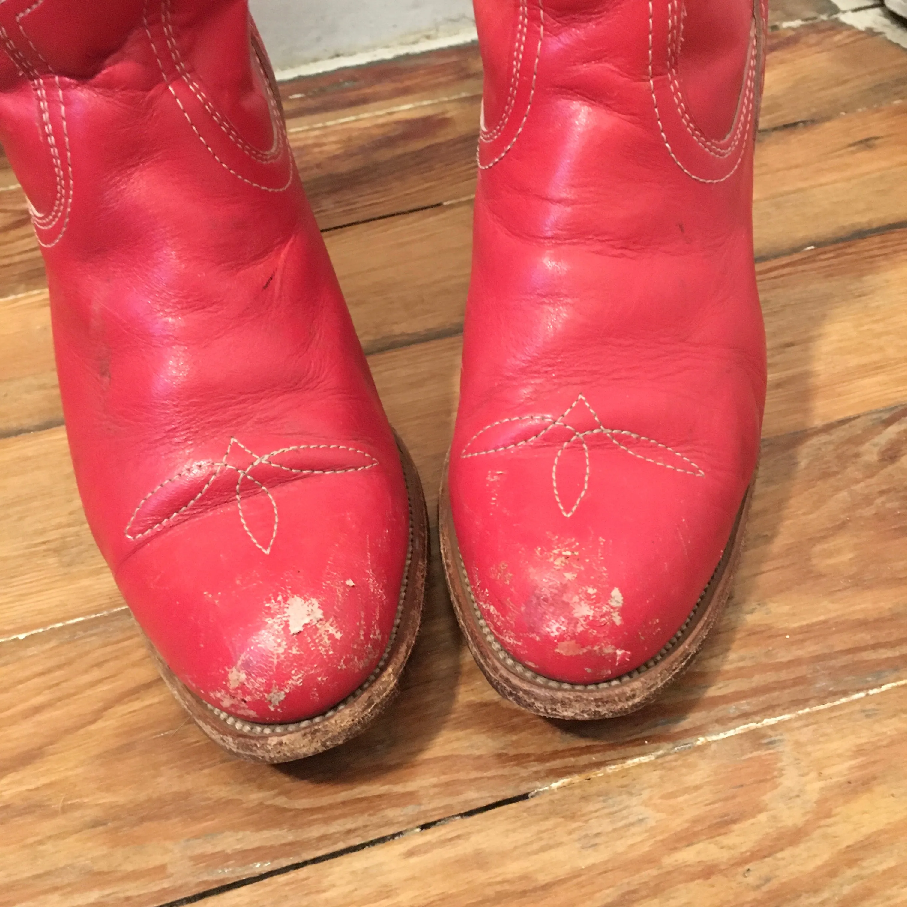 Vintage Frye Cowgirl Boots with Stacked Wooden Heels & Western Stitching // size 9