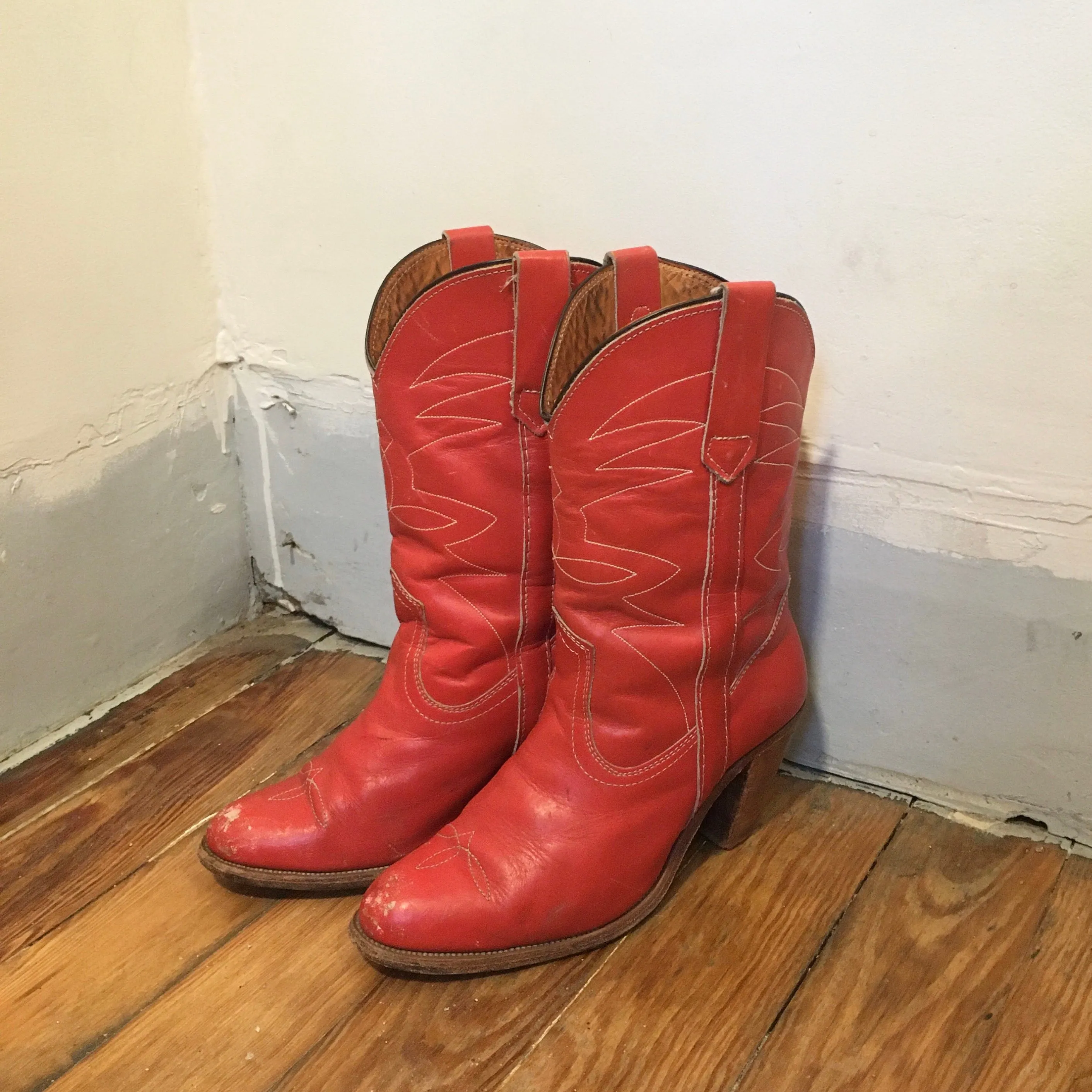 Vintage Frye Cowgirl Boots with Stacked Wooden Heels & Western Stitching // size 9