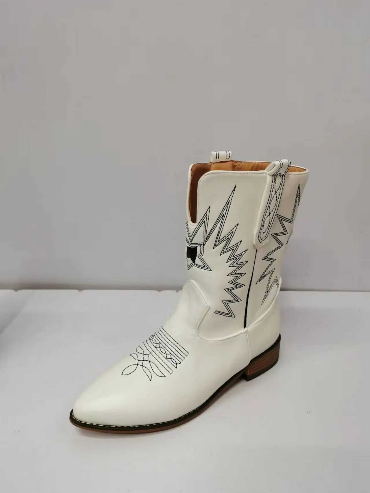 Women Pointed Toe Embroidered Boots Low Heel Block Heel Boots