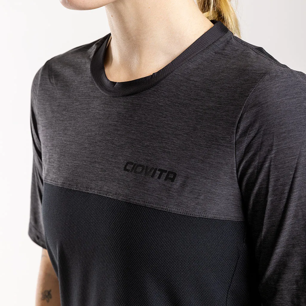 Women's Opera Trail Tee (Charcoal)
