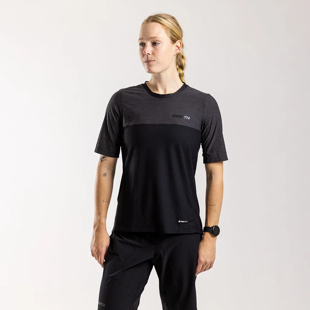 Women's Opera Trail Tee (Charcoal)